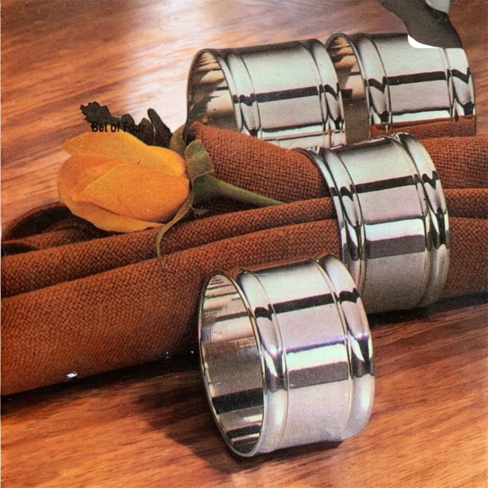 William Rogers Silverplate Napkin Rings NEW in box set of 4 ( set 1 )